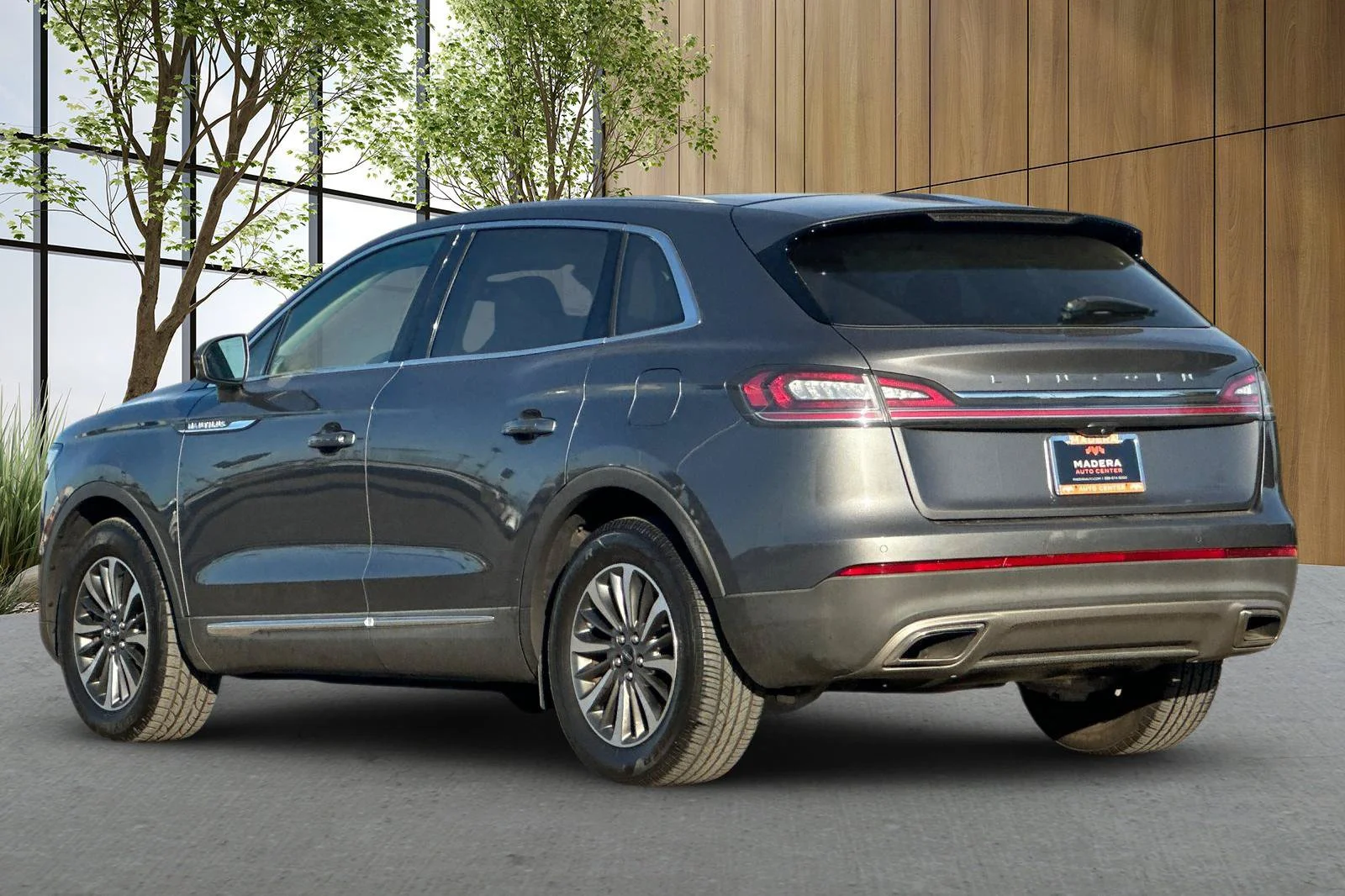 Used 2021 Gray Lincoln Reserve image 6