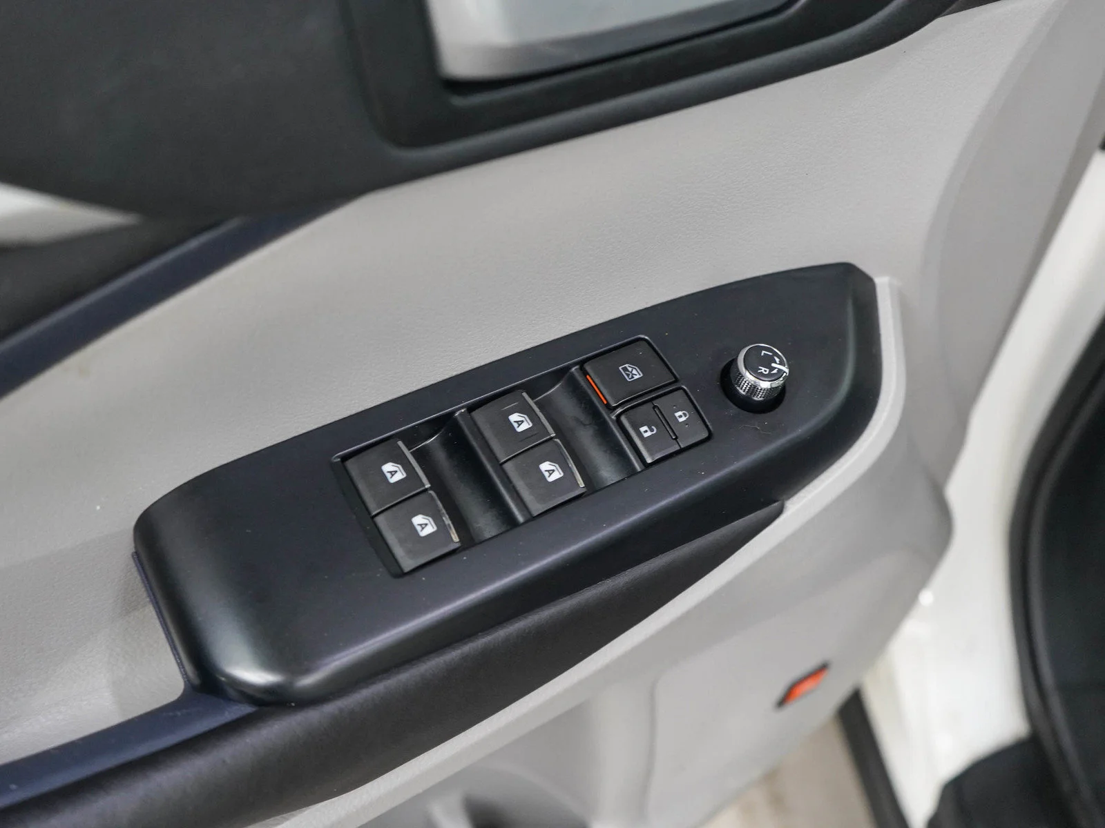 Used 2016 Blizzard Pearl Toyota  image 19