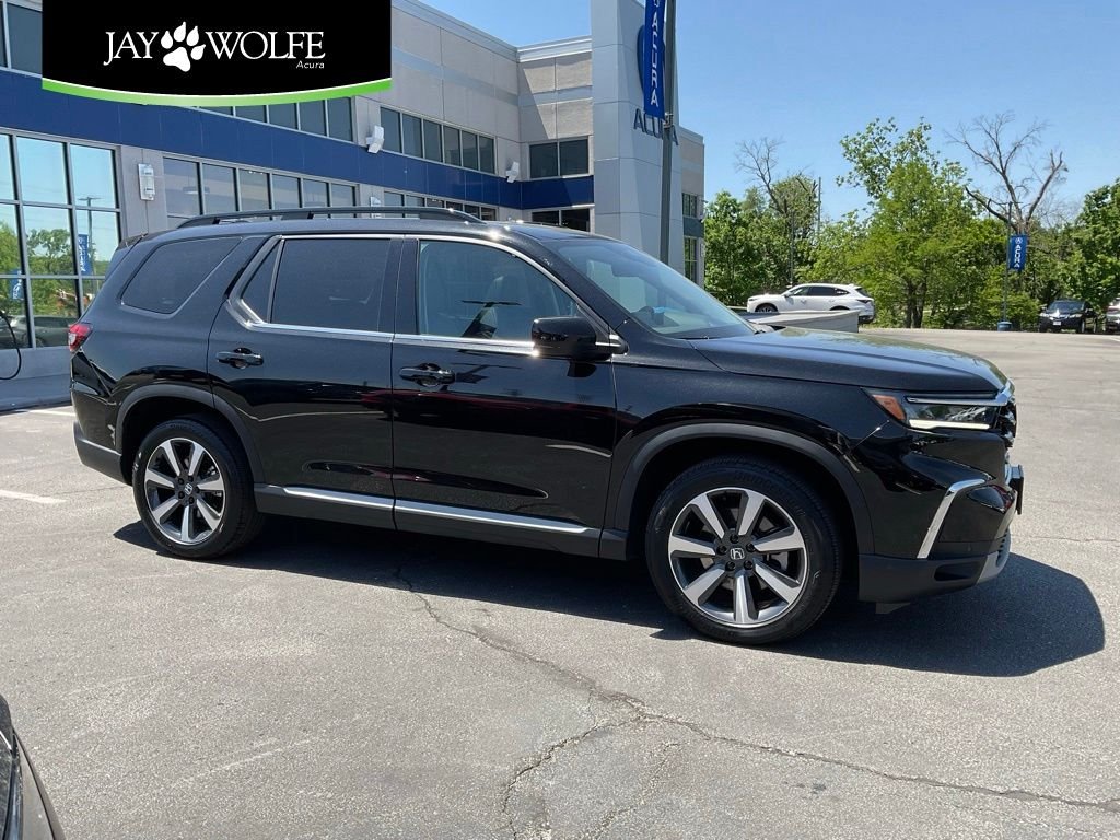 2023 Honda Pilot Touring AWD's photo