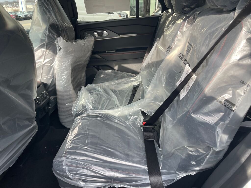 New 2026 Star White Metallic Tri-Coat Ford ST-Line image 13