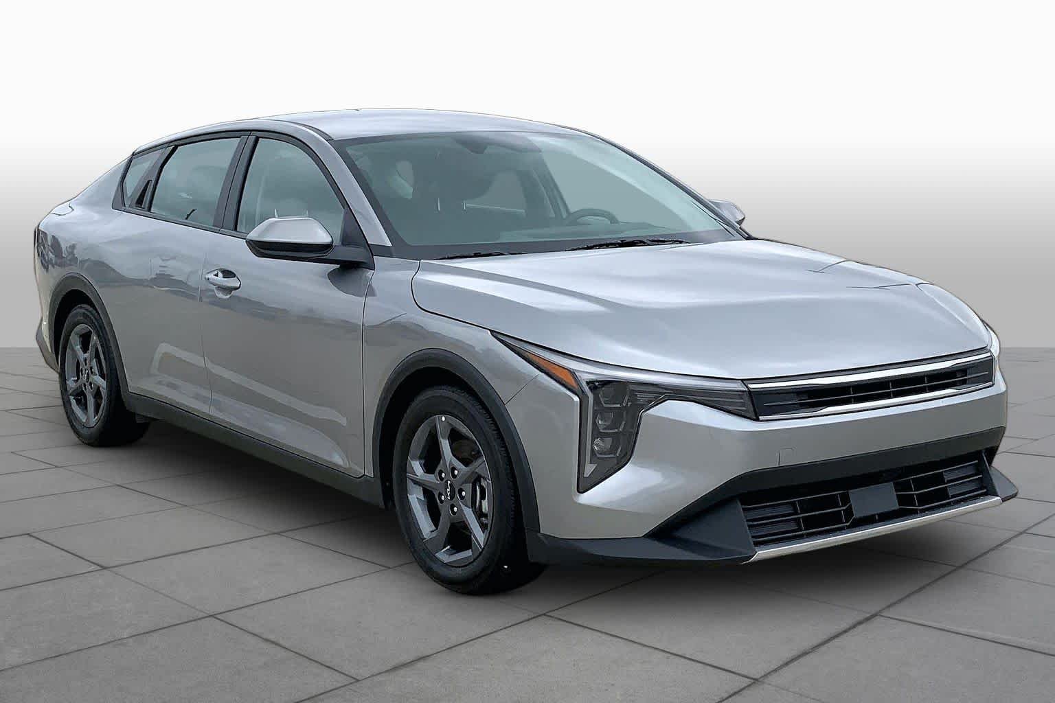 Used 2025 Steel Gray Kia LXS image 3