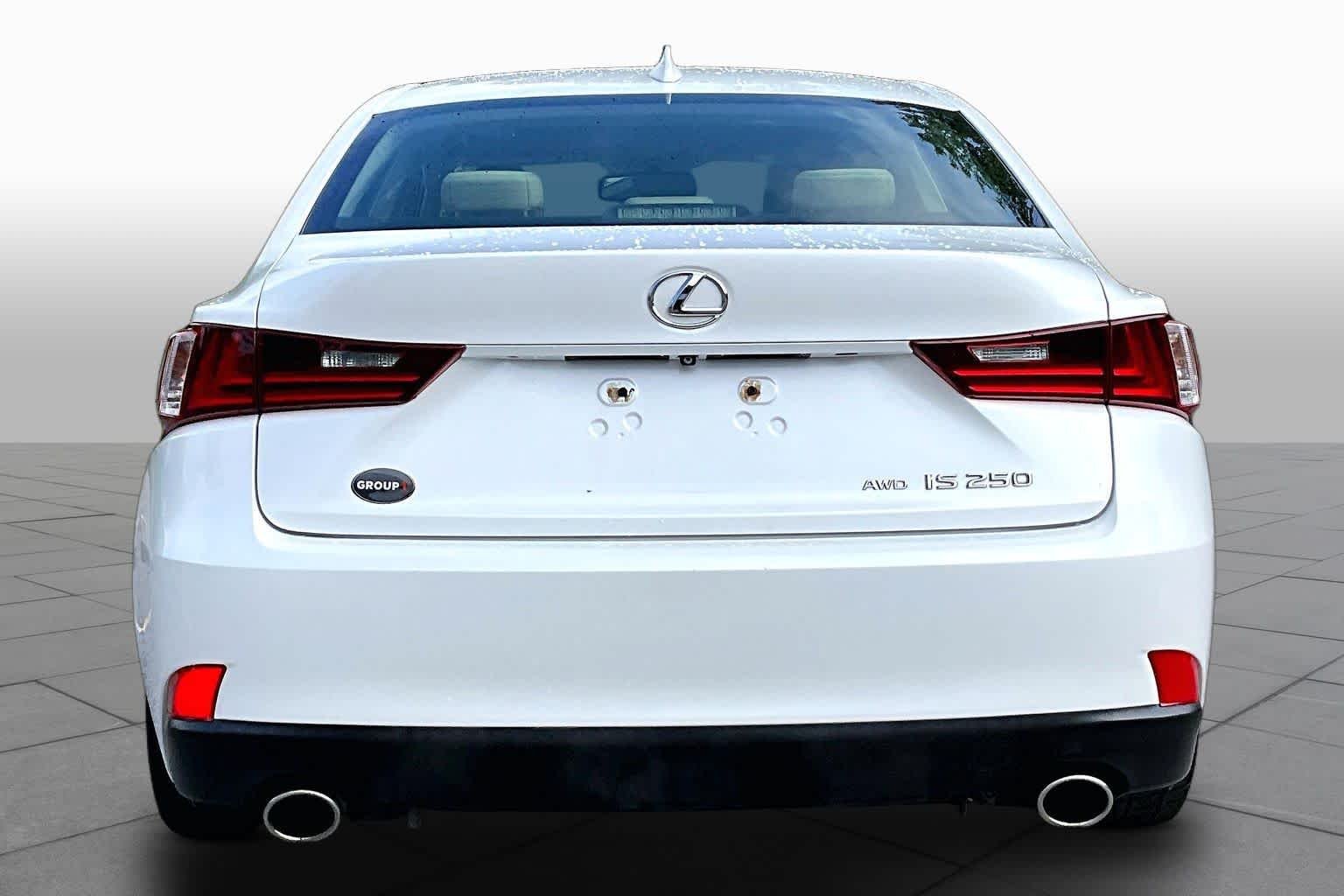 Used 2014 Starfire Pearl Lexus  image 5