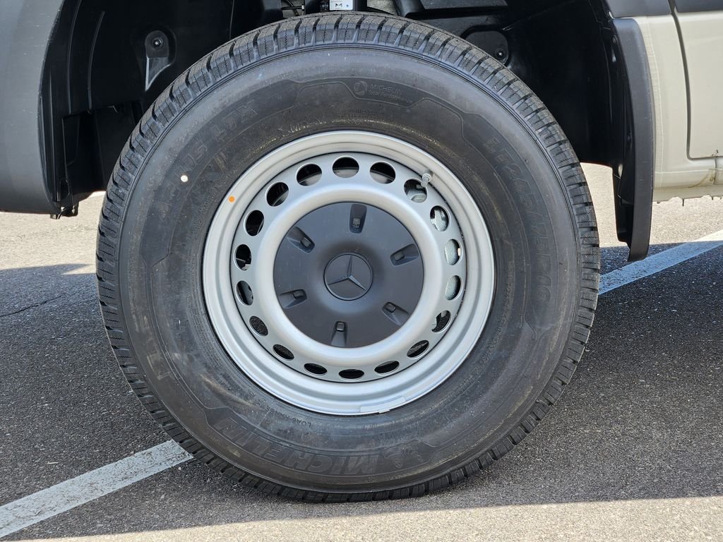 New 2026 Pebble Grey Mercedes-Benz CARGO image 20