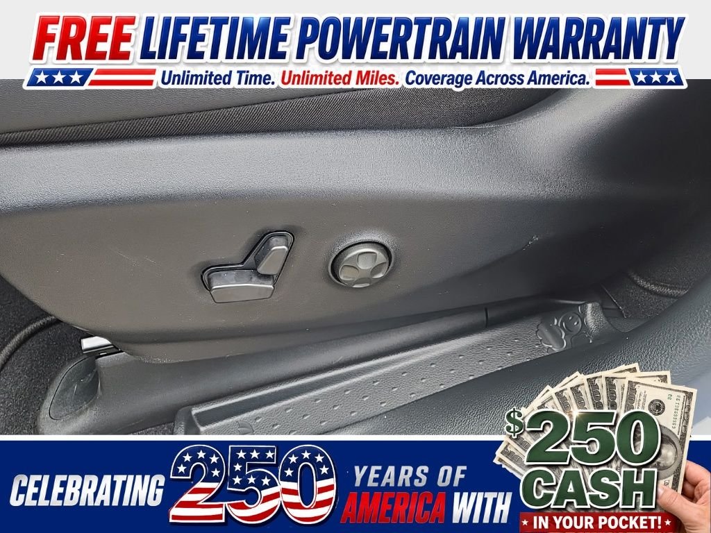 New 2027 Bright White Clear-Coat Exterior Paint Chrysler Select image 37