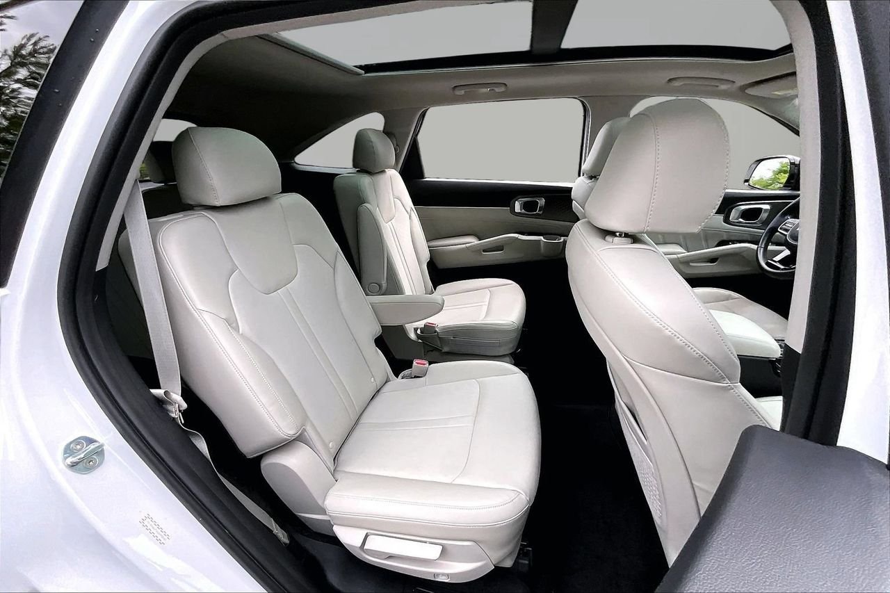 Used 2022 White Kia SX image 24