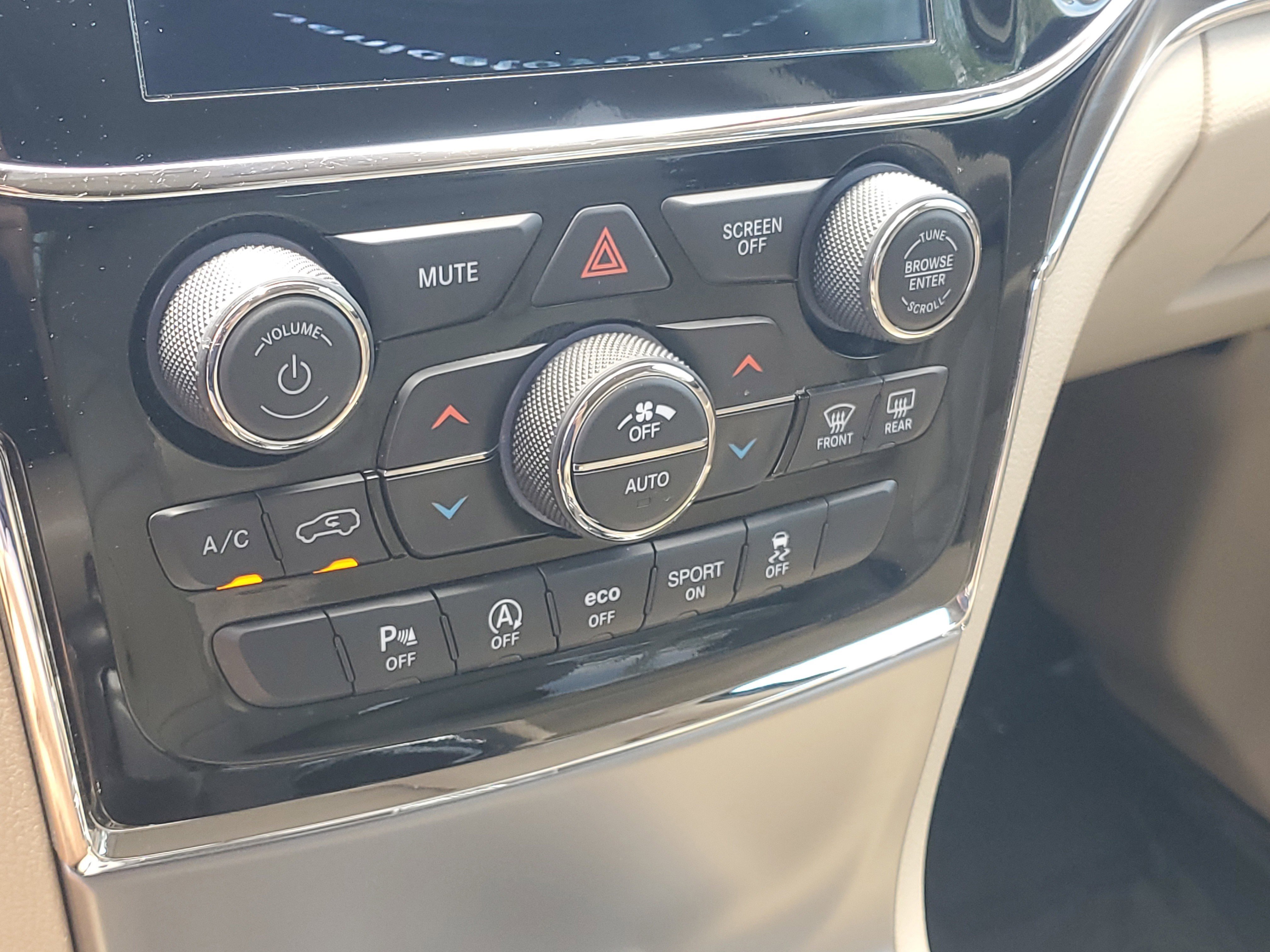 Used 2020 Velvet Red Pearlcoat Jeep Limited image 29