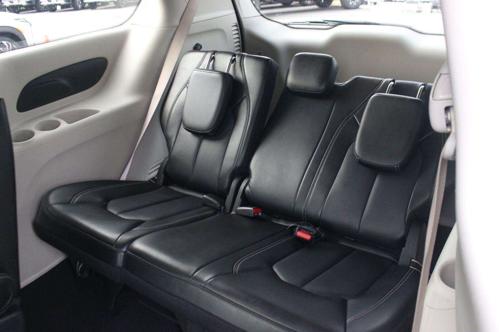 Used 2024 Silver Chrysler Touring L image 32