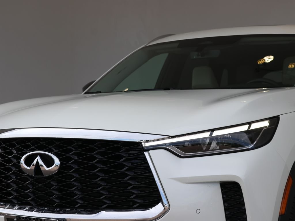 Certified Used 2023 White INFINITI LUXE image 60