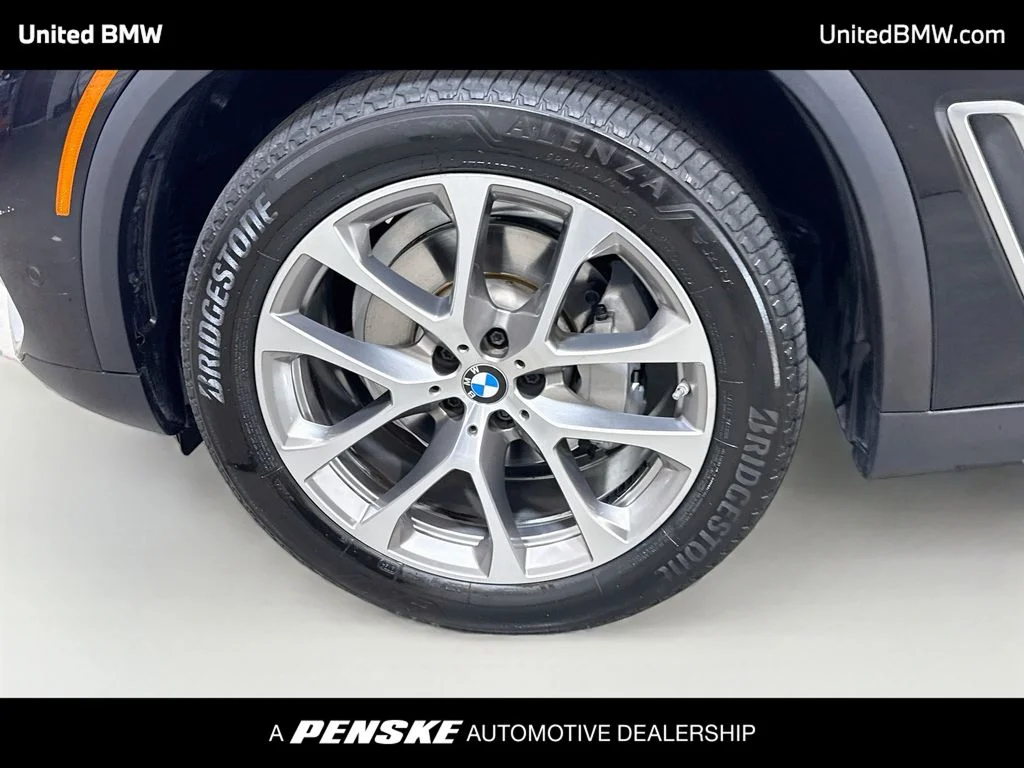 Used 2021 Black Sapphire Metallic BMW xDrive40i image 9