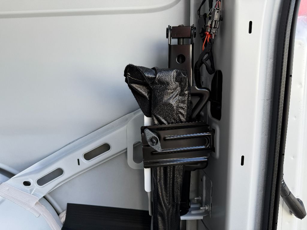 2025 Chevrolet Express Cargo Work Van - Photo 9