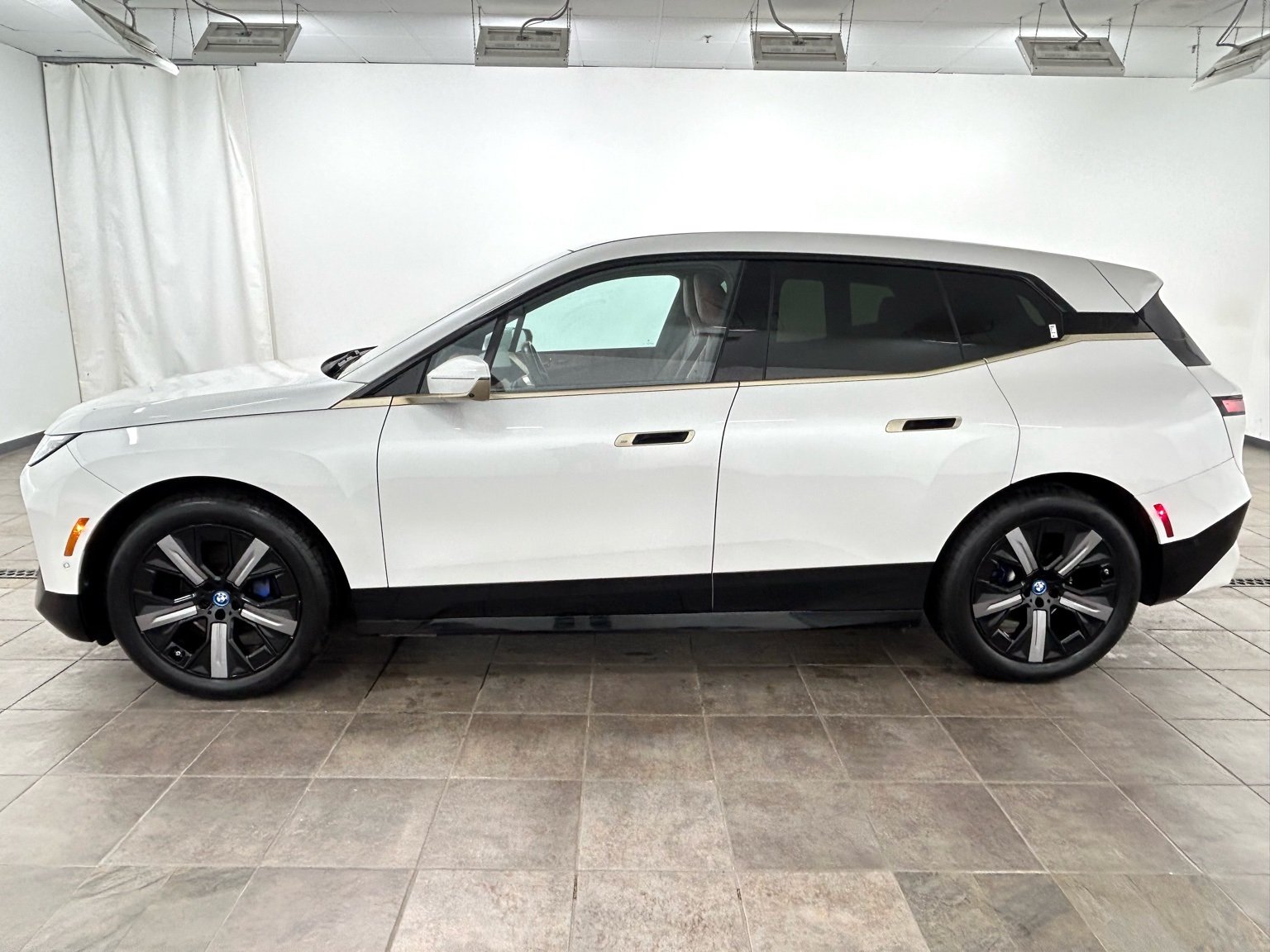 Certified 2024 BMW iX Base with VIN WB523CF06RCP98925 for sale in Elmhurst, IL