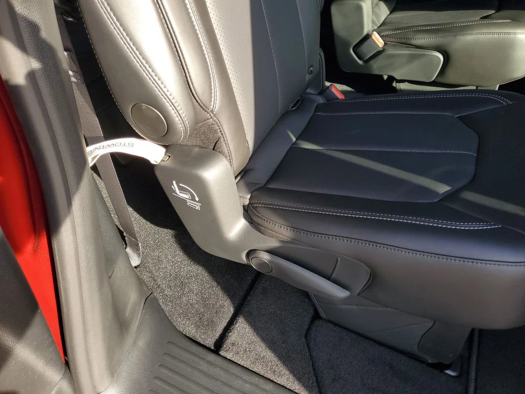 2025 Chrysler Voyager LX - Photo 31