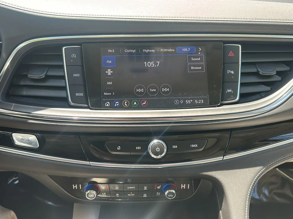 Used 2022 White Buick Avenir image 28