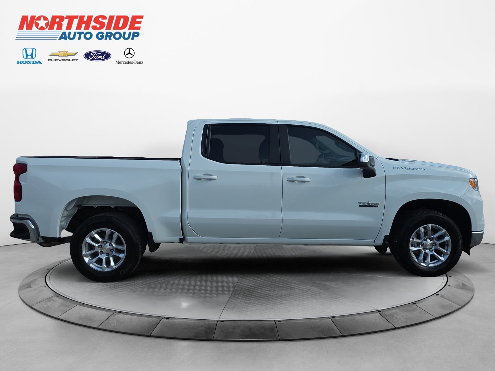 Used 2026 Summit White Chevrolet LT image 8