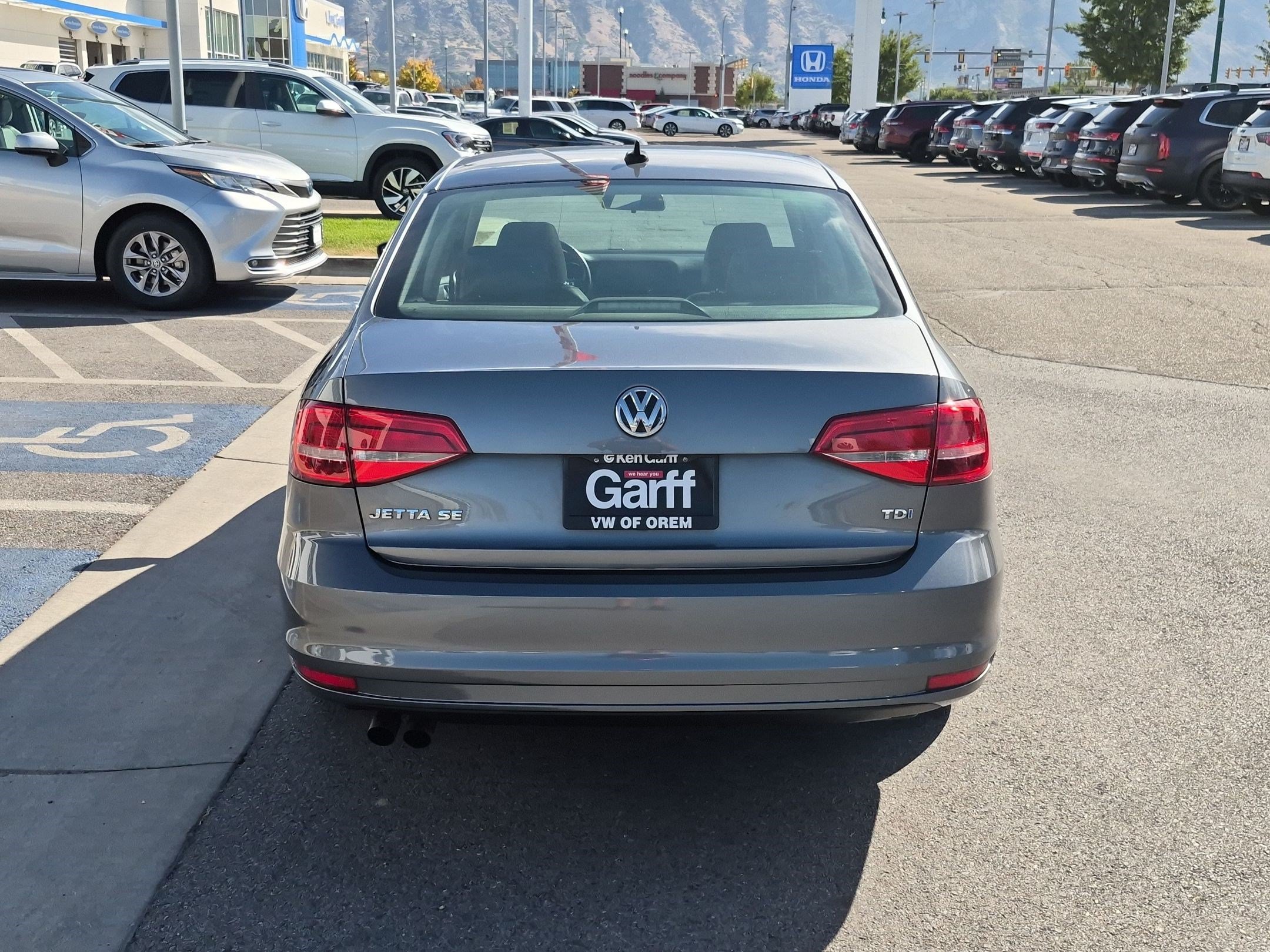 Used 2015 Platinum Gray Metallic Volkswagen 2.0L TDI SE w/Connectivity image 4