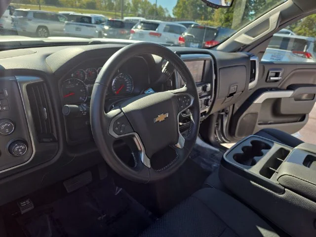 Used 2018 Silver Chevrolet LT image 17