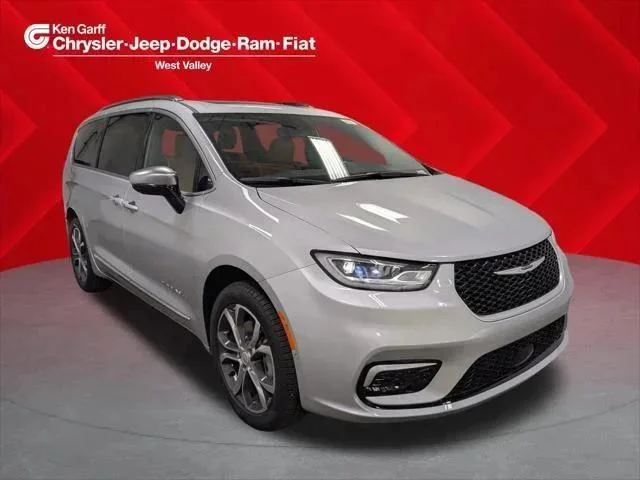 2026 Chrysler Pacifica Pinnacle AWD's photo