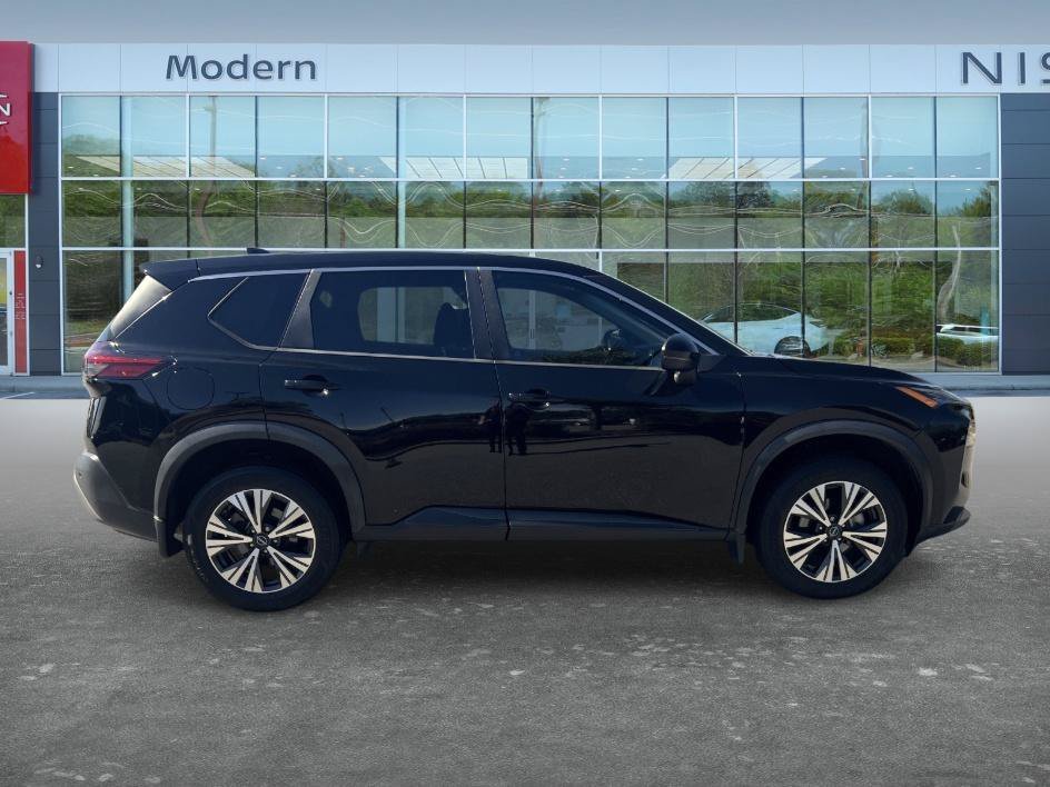 Used 2022 Super Black Nissan SV image 4