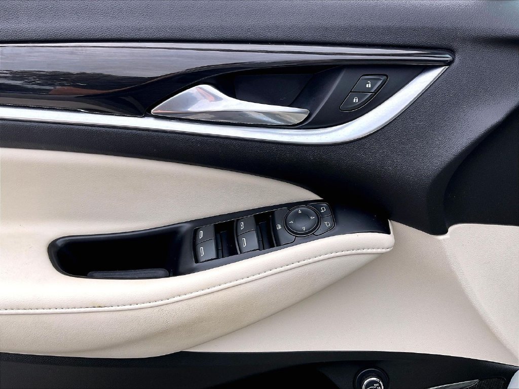 Used 2023 Summit White Buick Essence image 39
