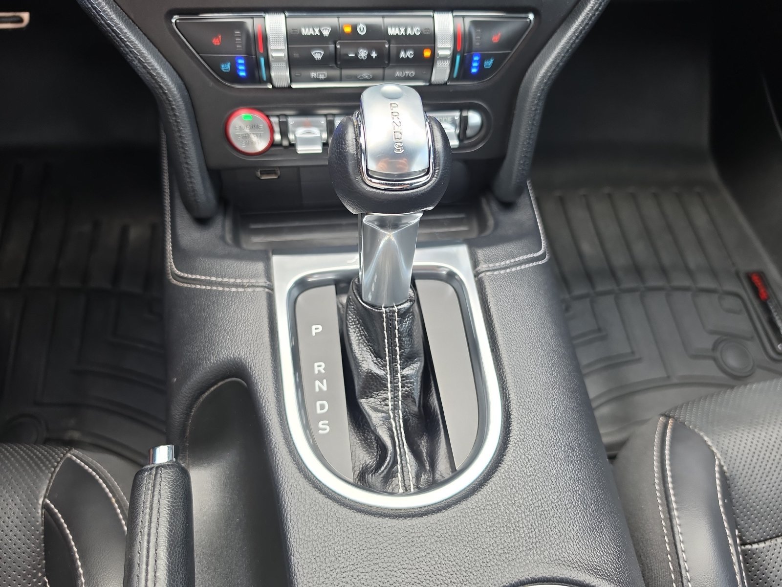 Used 2019 Blue Metallic Ford GT Premium image 19