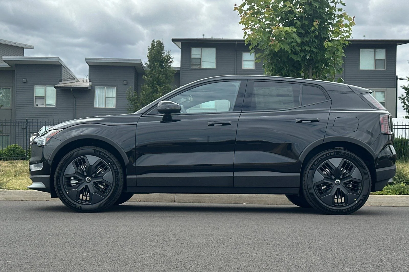 New 2026 Onyx Black Volvo Ultra image 6