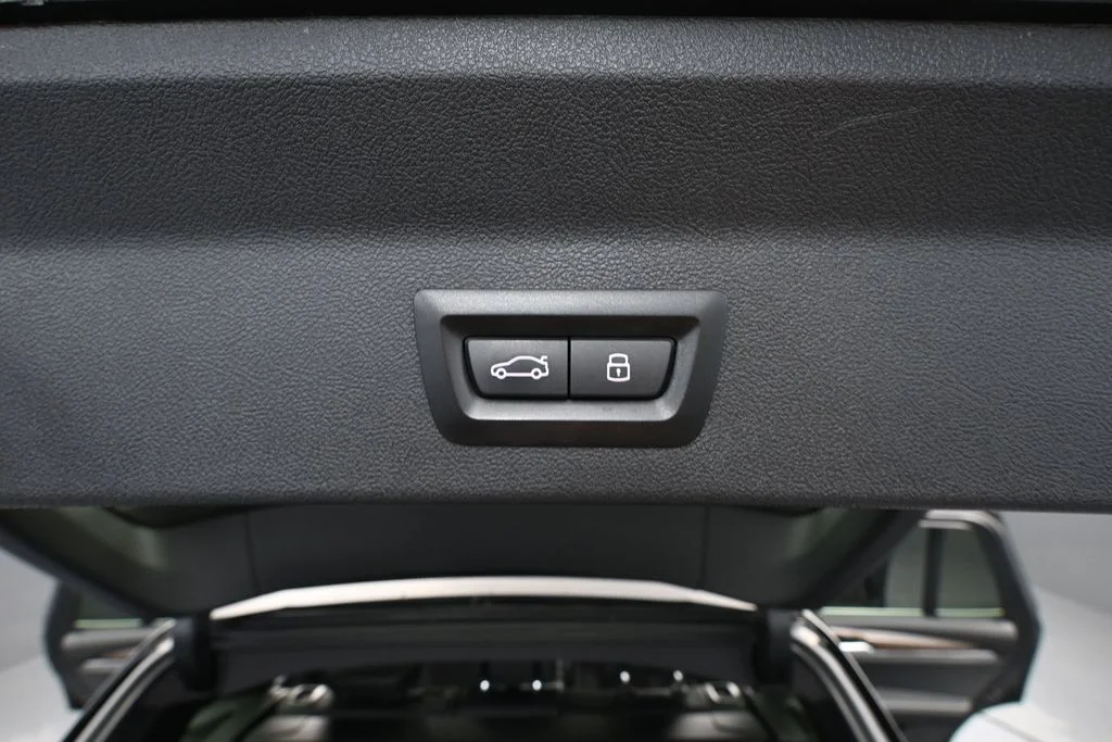 Used 2023 Black BMW xDrive30i image 42