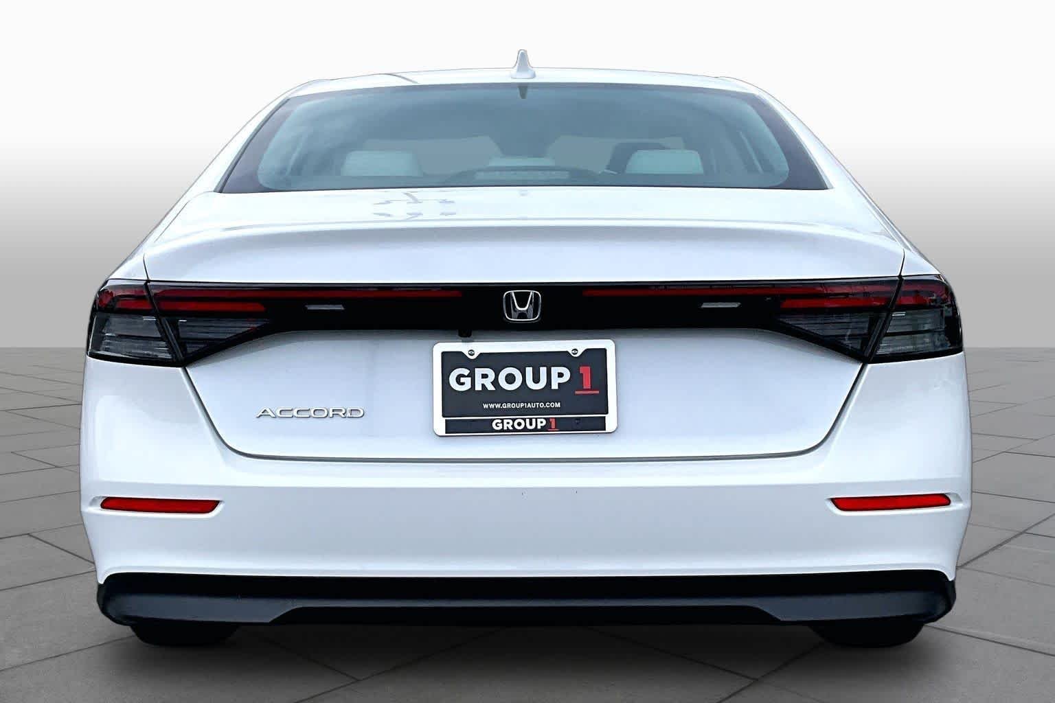 Used 2023 Platinum White Pearl Honda EX image 5