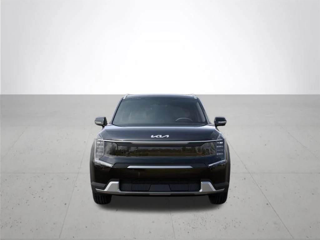 New 2026 Ebony Black Kia Wind AWD image 2