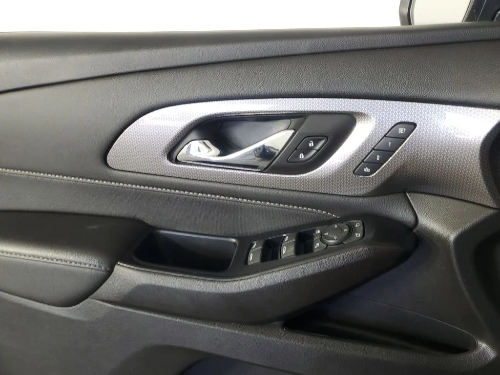 Used 2022 White Chevrolet Premier image 31