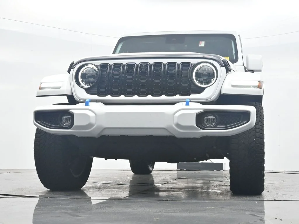 Used 2024 White Jeep High Altitude 4xe image 31
