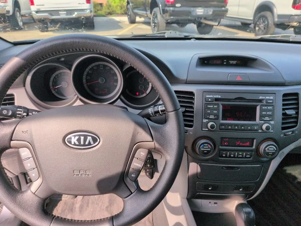Used 2009 Gray Kia EX image 29