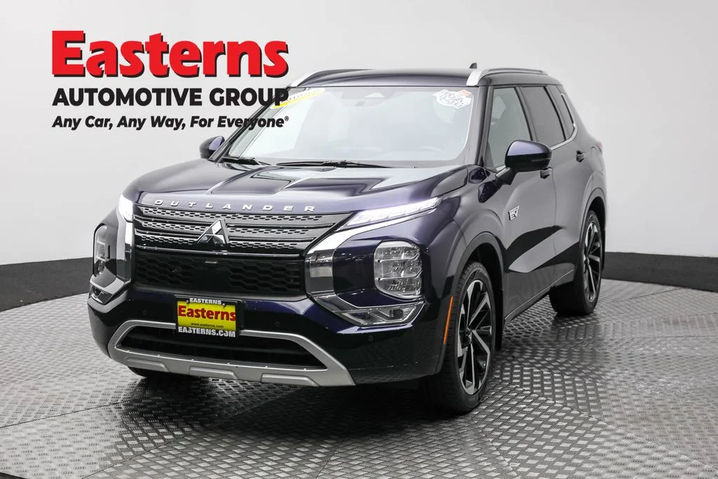 Used 2023 Blue Mitsubishi SEL image 1
