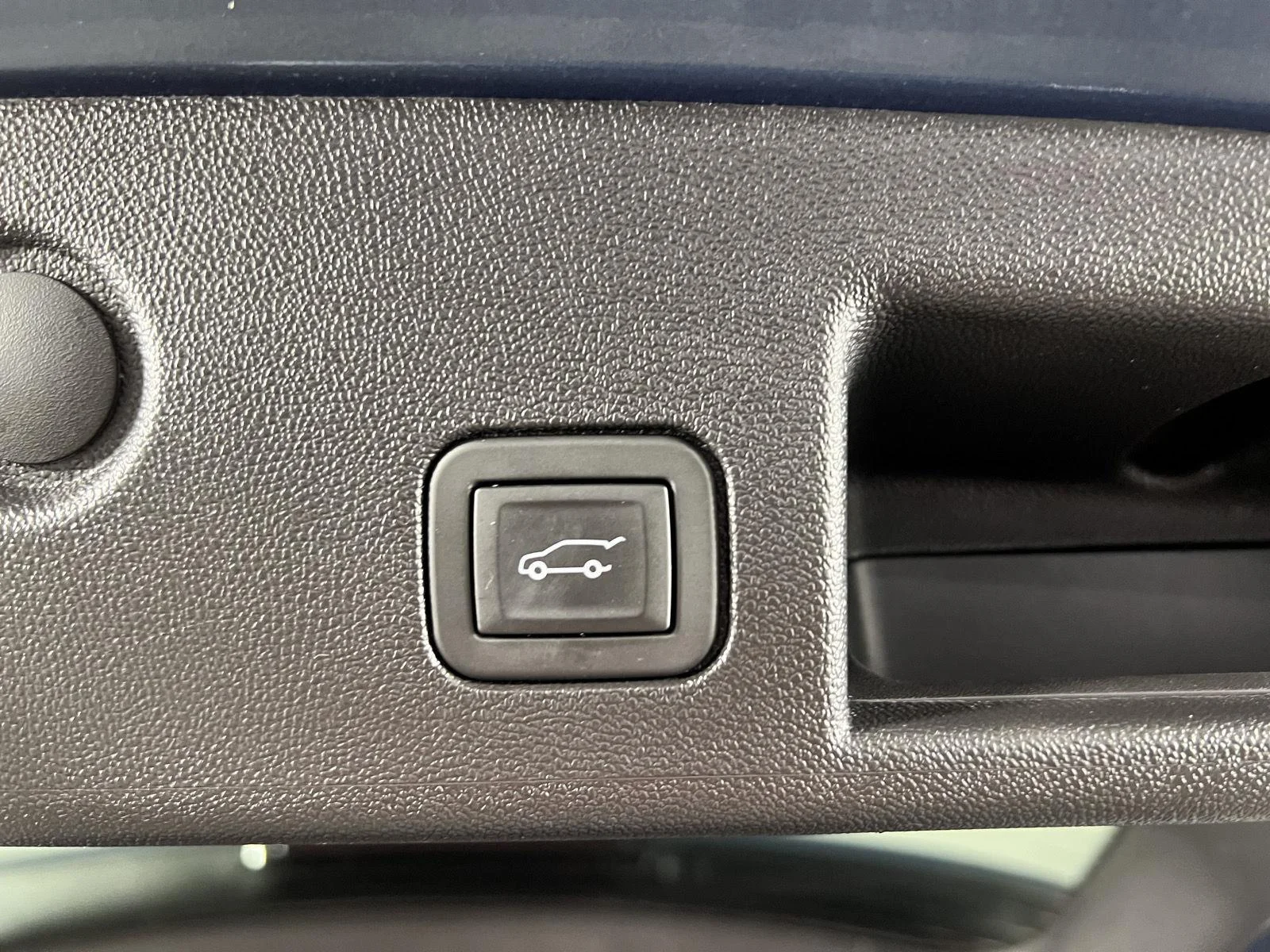 Used 2024 Lakeshore Blue Metallic Chevrolet LT image 31