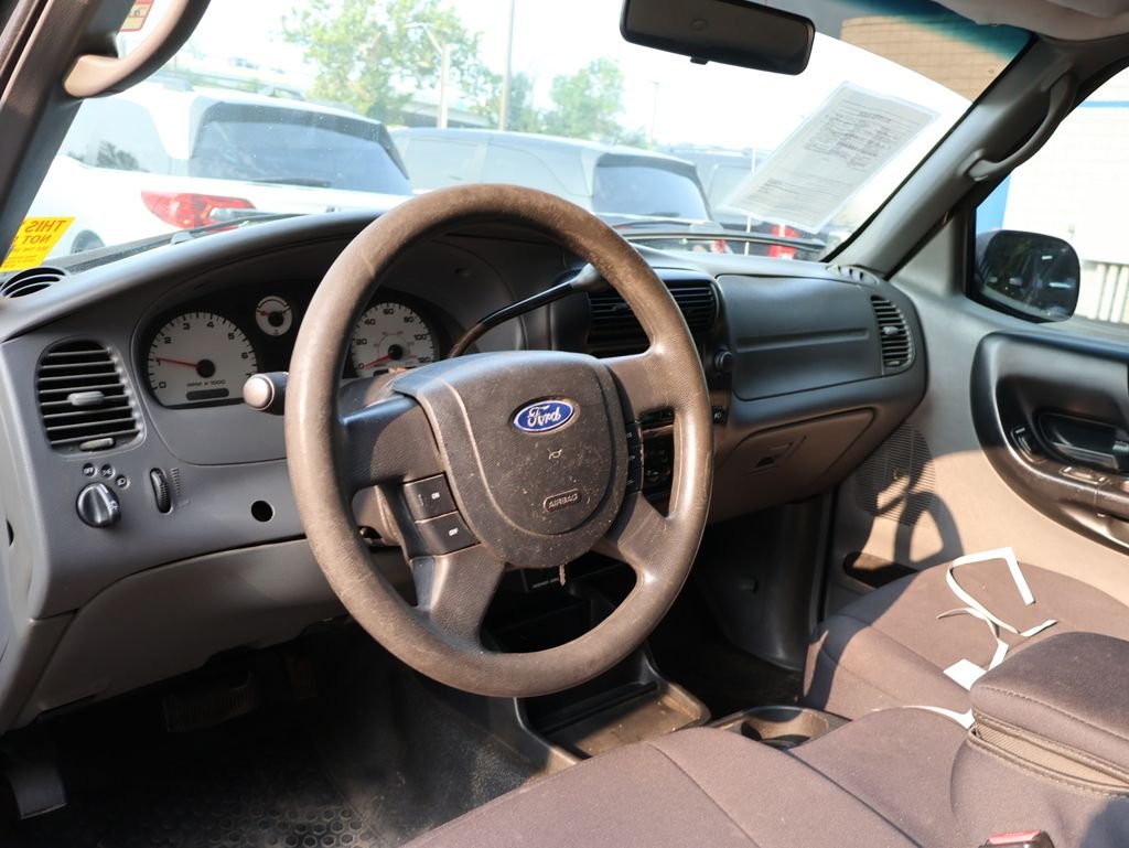 Used 2004  Ford Edge image 9