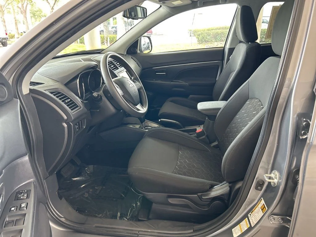 Used 2024 Gray Mitsubishi  image 5