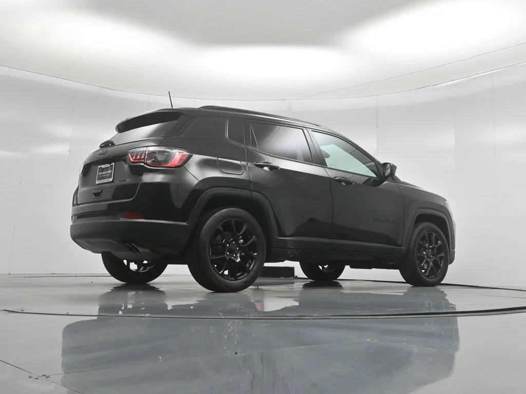 Used 2022 Black Jeep Altitude image 44