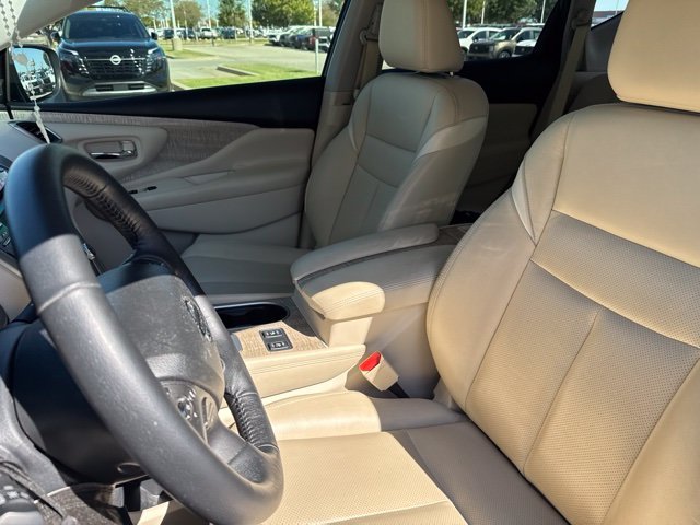 Used 2019 Red Nissan SL image 5