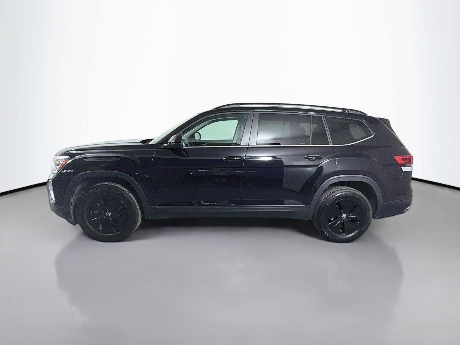 Used 2024 Deep Black Pearl Volkswagen 2.0T SE image 8