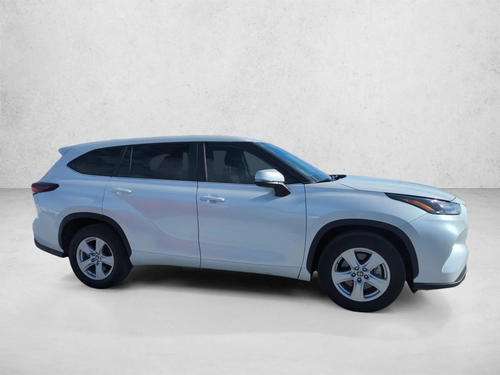 Used 2024 Wind Chill Pearl Toyota LE image 4