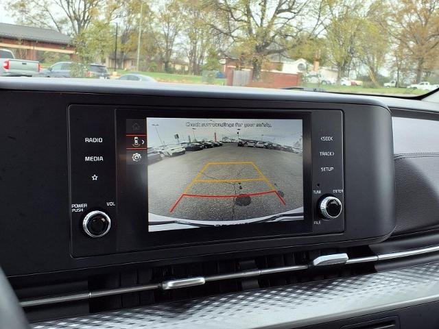 Used 2024 White Kia  image 4