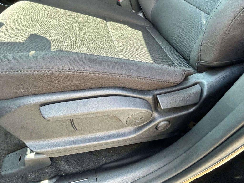 New 2027 Black Hyundai SE FWD image 41