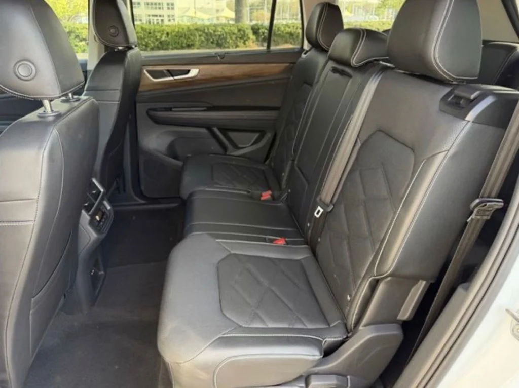 Used 2025 White Volkswagen 2.0T SE w/Technology image 19