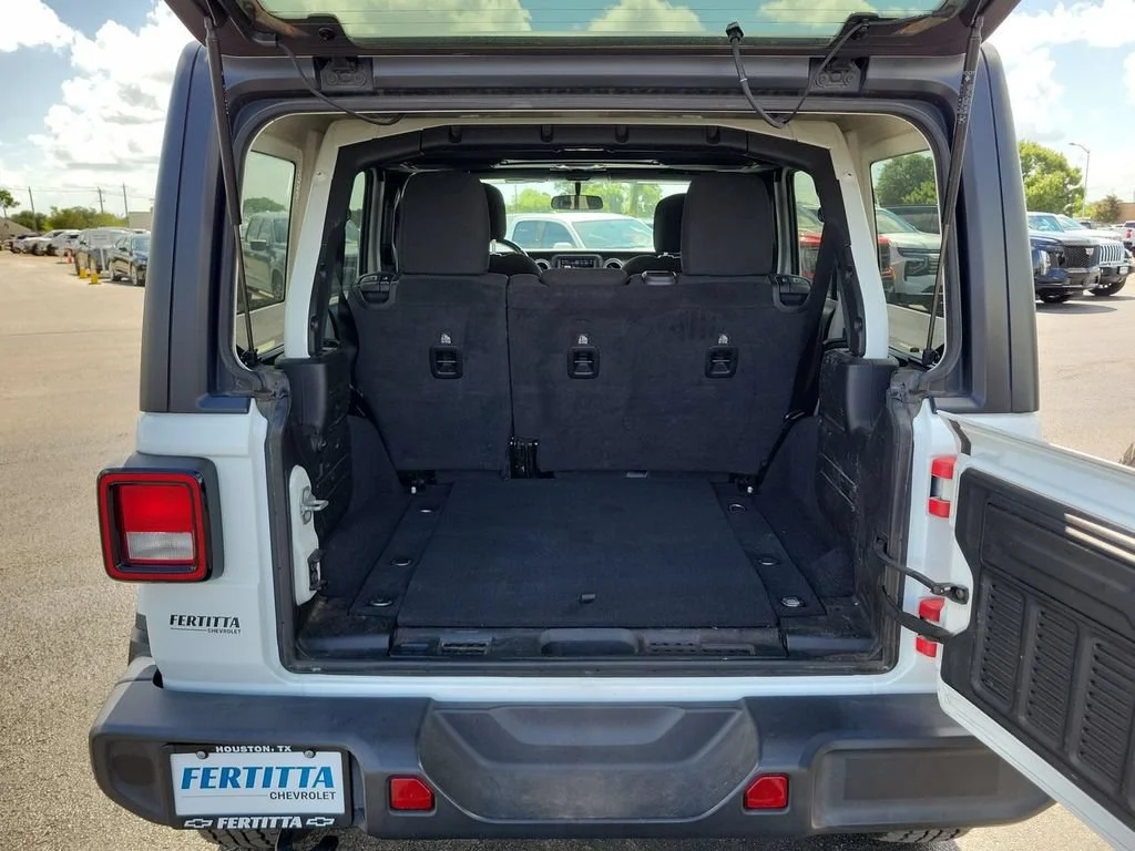 Used 2021 White Jeep Sahara 4x4 image 24