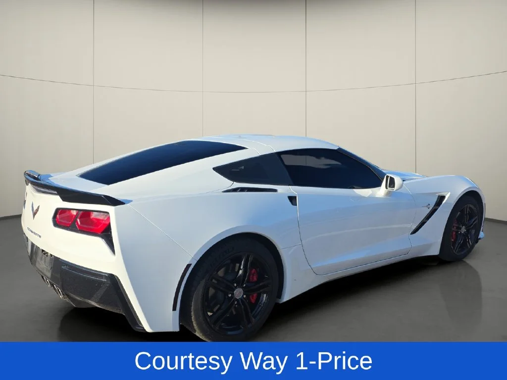 Used 2017 White Chevrolet Stingray image 9