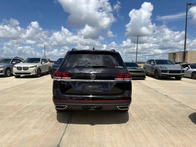 Used 2023 Deep Black Pearl Volkswagen 3.6L V6 SE w/Technology image 4