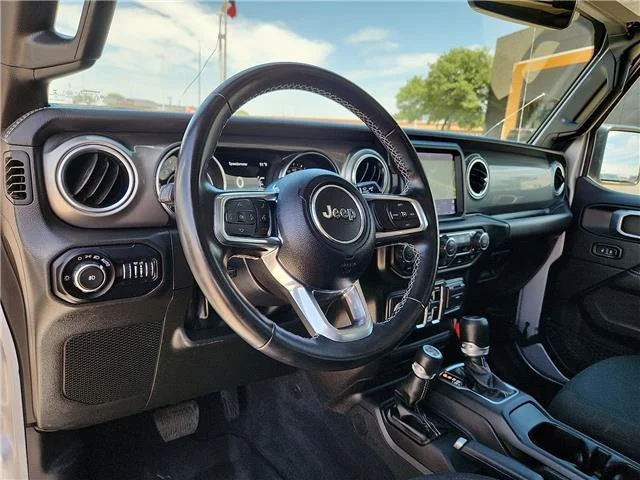 Used 2022 Silver Zynith Clearcoat Jeep Sahara 4x4 image 10
