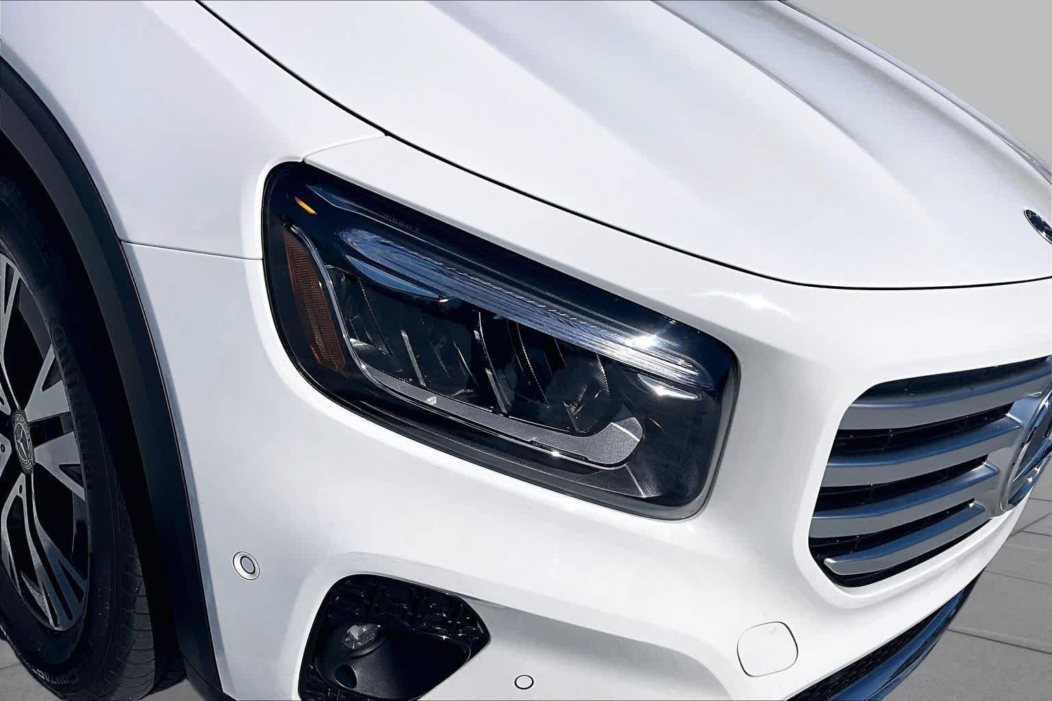Used 2025 Polar White Mercedes-Benz GLB 250 image 27