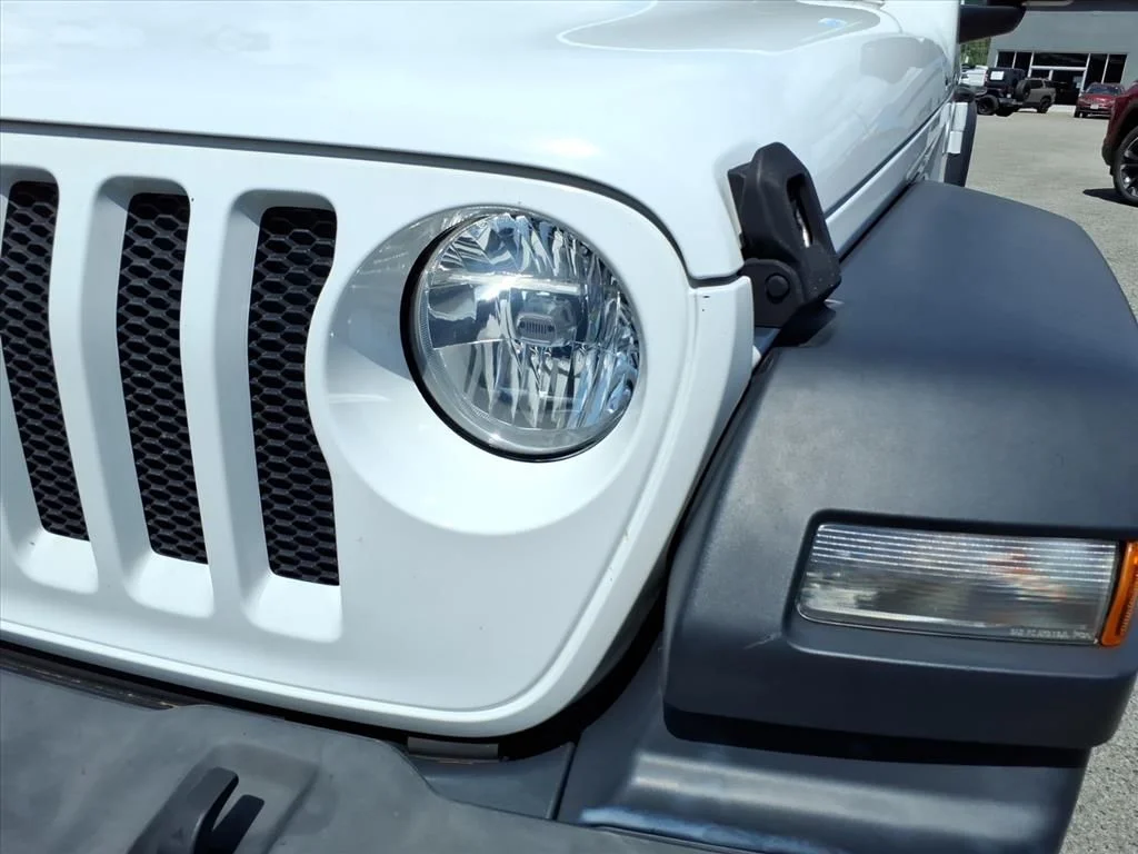 Used 2018 White Jeep Unlimited Sport S image 10