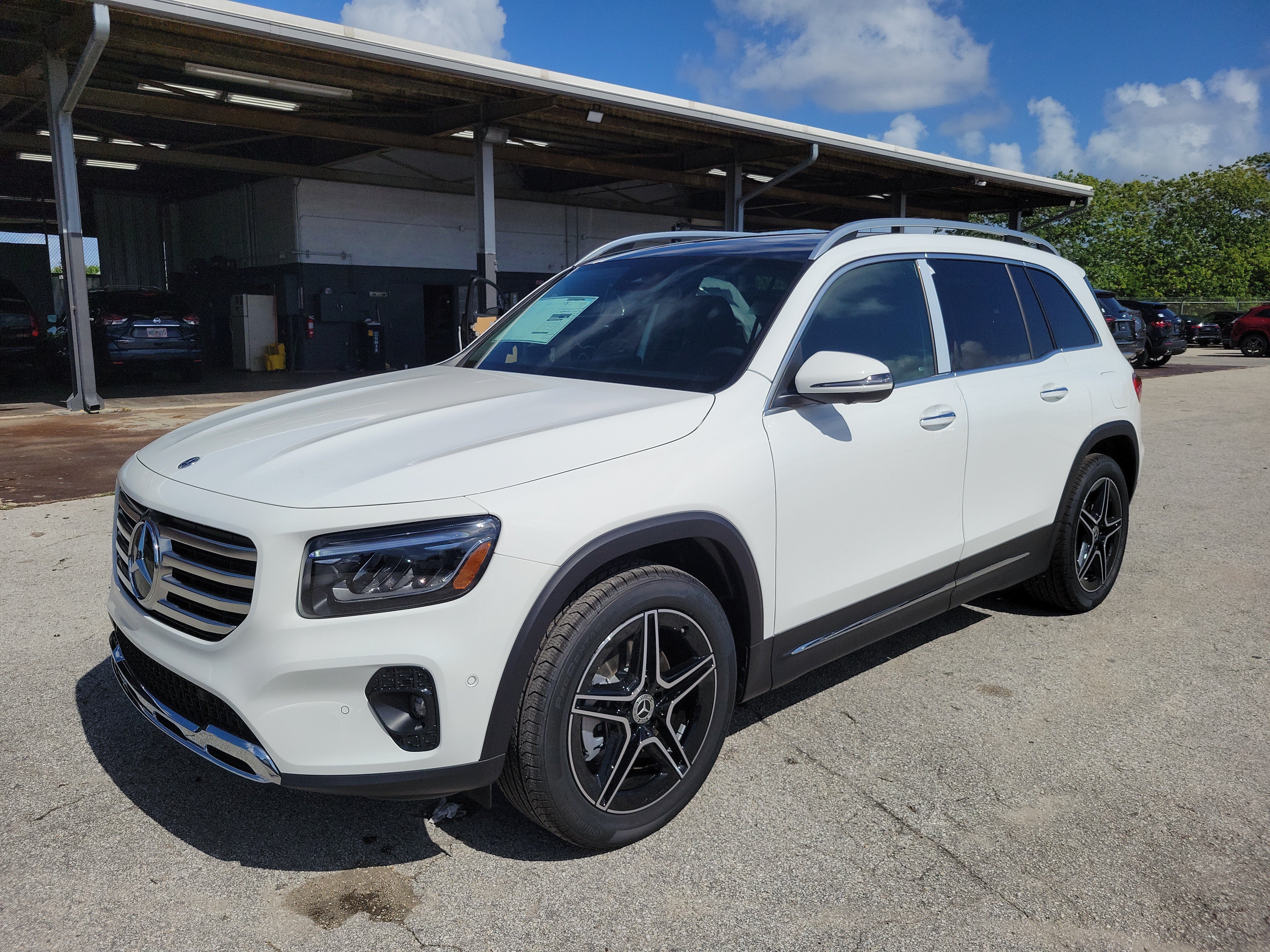 New 2026 Polar White Mercedes-Benz GLB 250 image 33