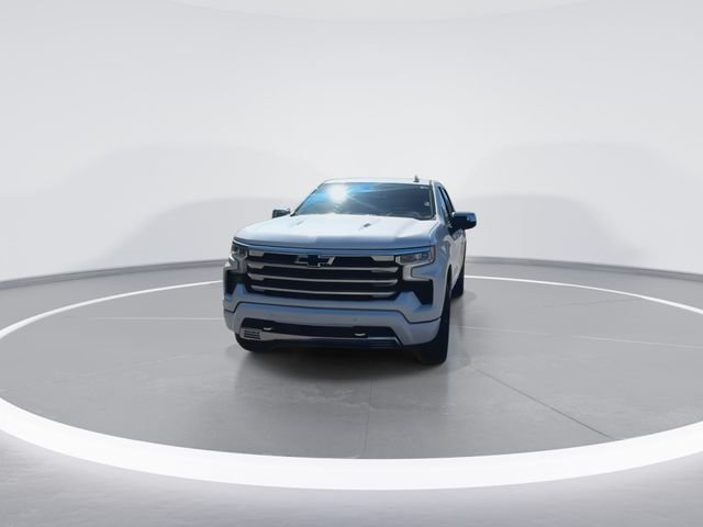 Used 2023 Beige Chevrolet High Country image 4